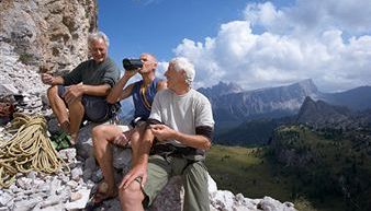 TREKKING E PASSEGGIATE NELLE DOLOMITI TREKKING E PASSEGGIATE NELLE DOLOMITI